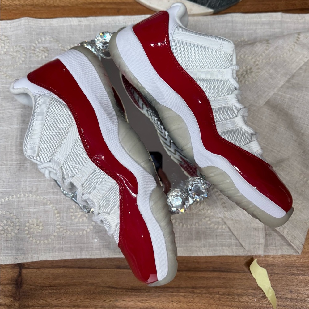 NIKE AIR JORDAN RETRO 11 LOW “CHERRY" 2016 MENS SZ 10.5 BRAND NEW 100% AUTHENTIC - Picture 3 of 12